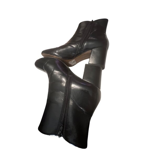 Clarks Black Leather Ankle Boots With Chunky Heels & Side Zipper Closure For Wom - Picture 6 of 7